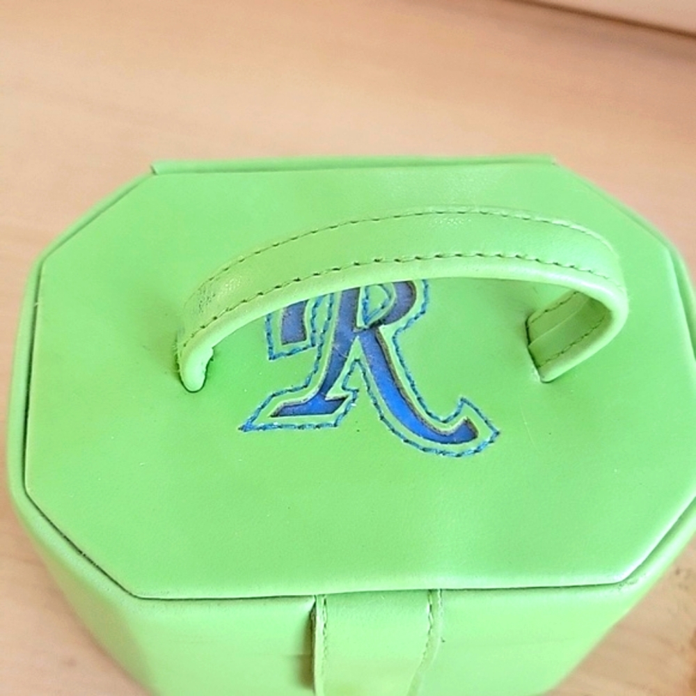 Green "R" Jewelry Box - Picture 2 of 6